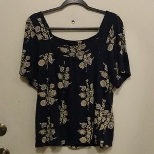 Light weight women's size L Lucky Brand top.